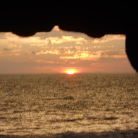 Beach House Negombo Luaran gambar
