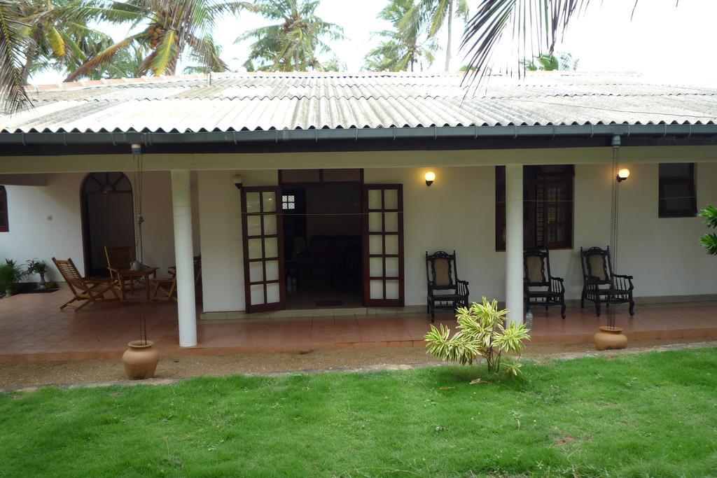 Beach House Negombo Bilik gambar