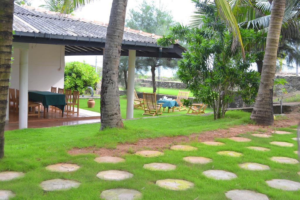 Beach House Negombo Luaran gambar