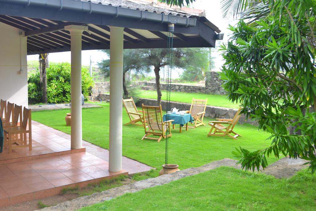 Beach House Negombo Luaran gambar