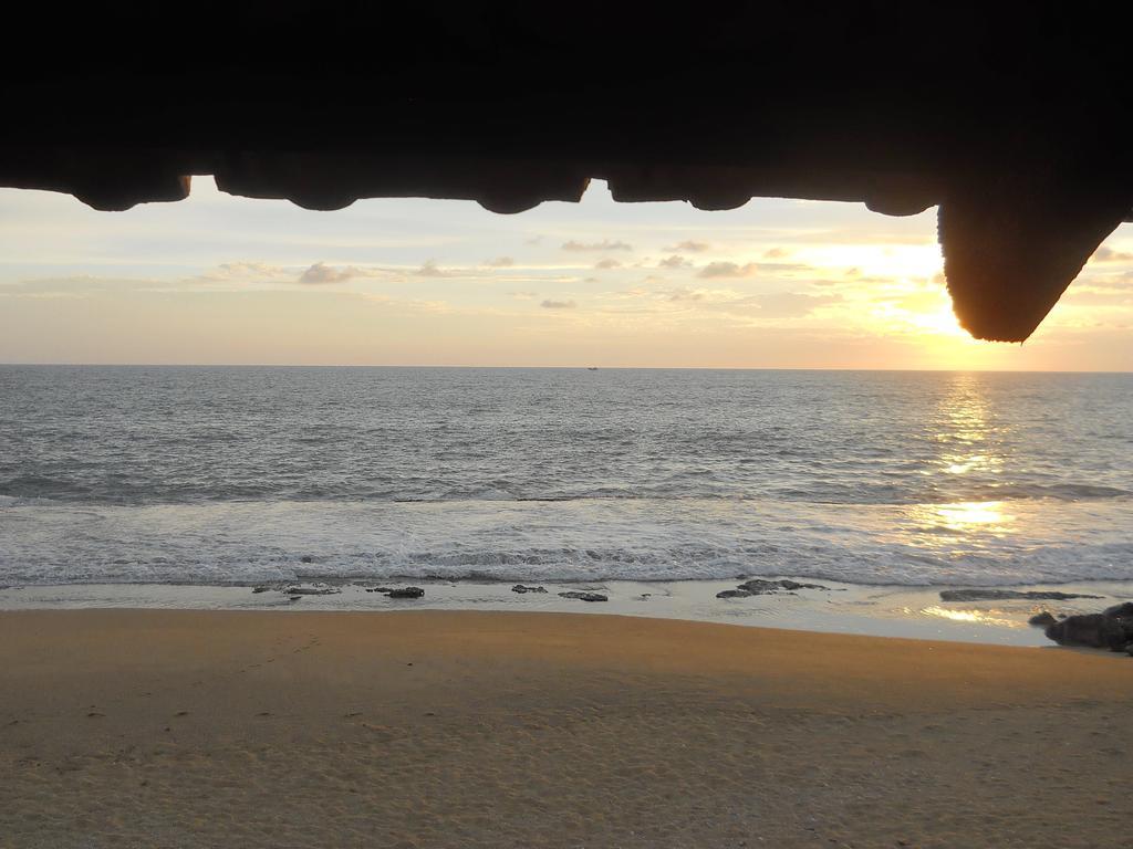 Beach House Negombo Luaran gambar