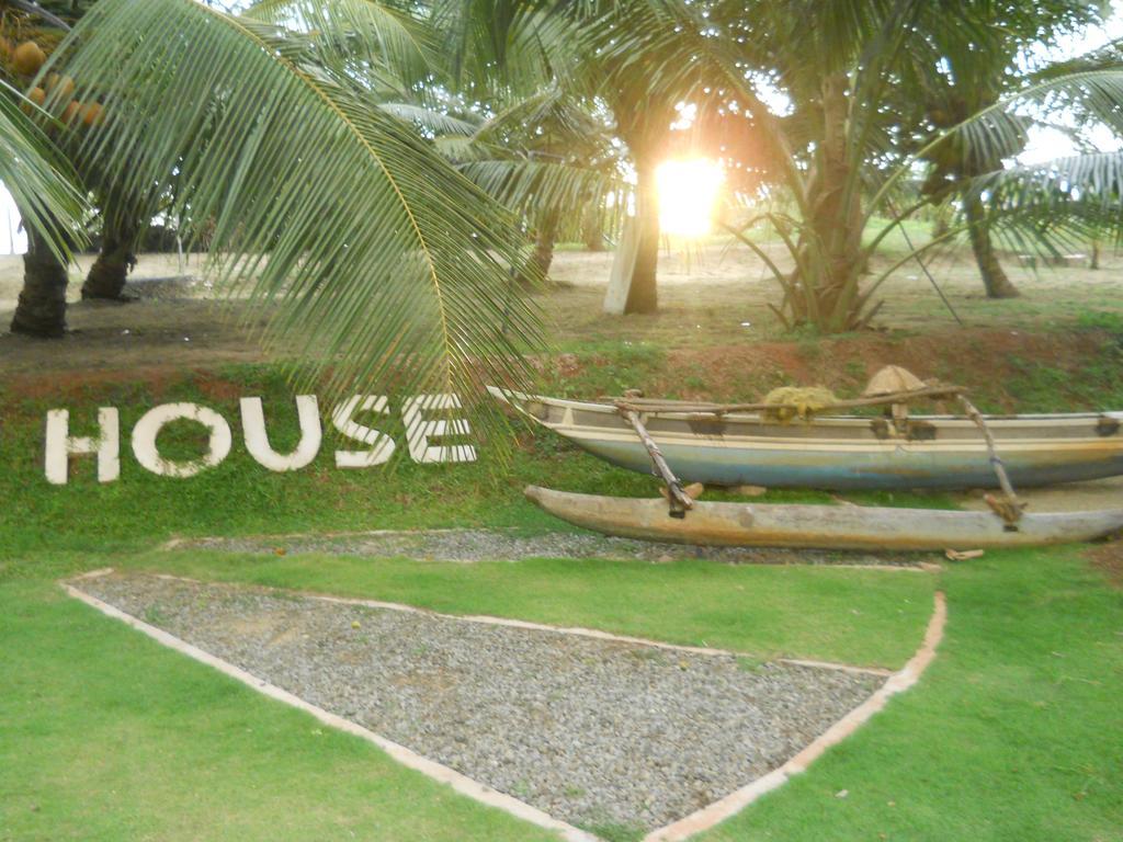 Beach House Negombo Luaran gambar