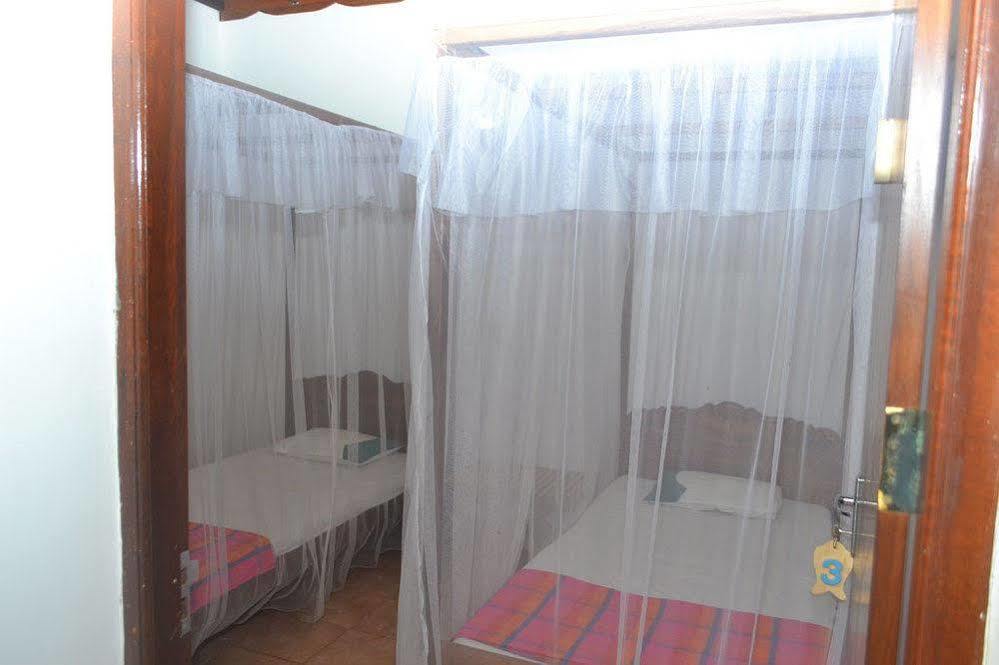 Beach House Negombo Luaran gambar