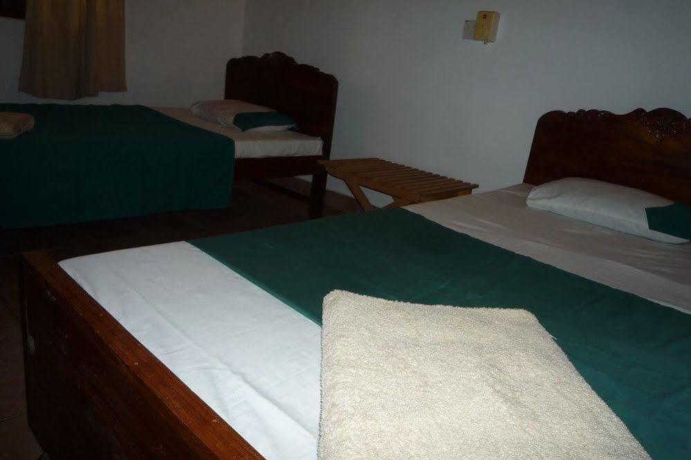 Beach House Negombo Luaran gambar