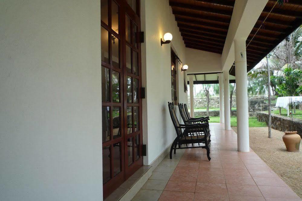Beach House Negombo Luaran gambar