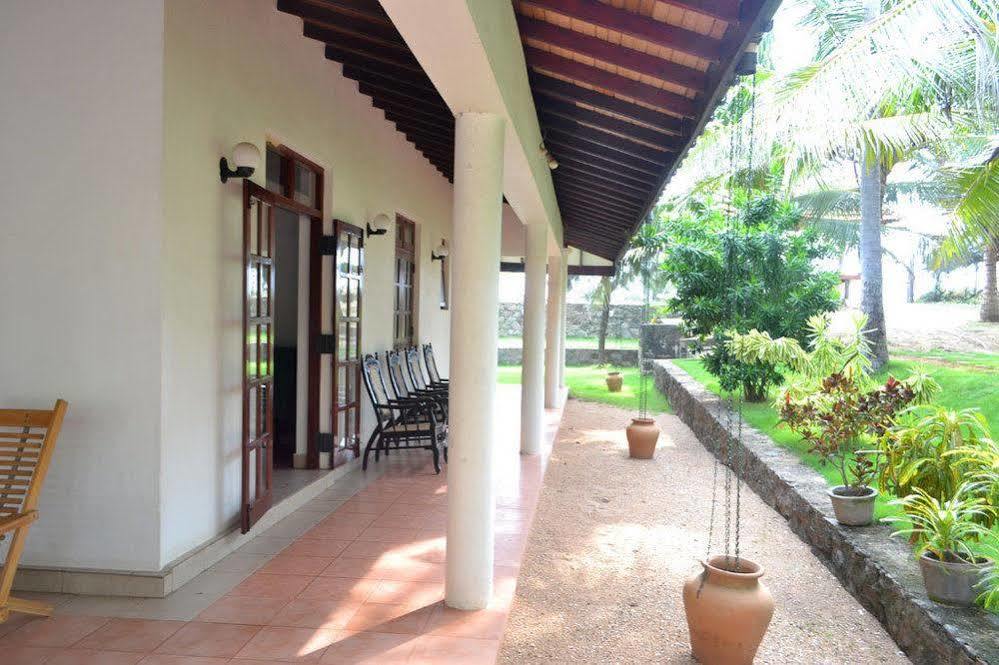 Beach House Negombo Luaran gambar